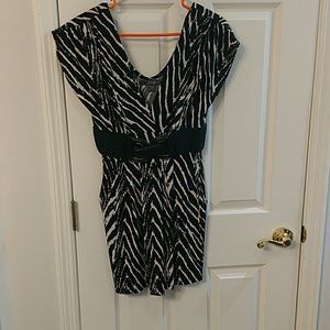 Black and cream dress WITH POCKETS!!
